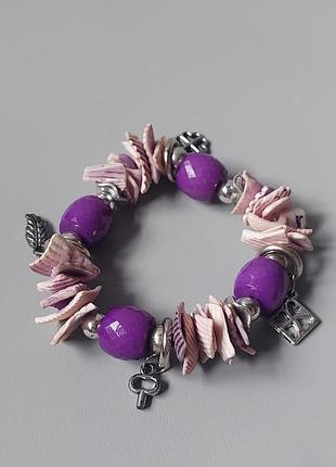 Стильний браслет із намистин і черепашок