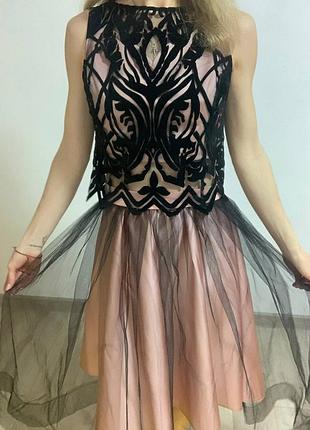 Вечірній жіночий костюм