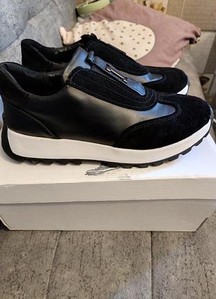 Кроссовки кожаные 37 размер