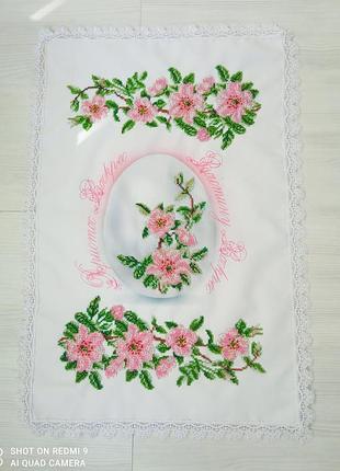 Пасхальный полотенец вышит чешским бисером