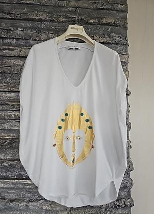 Стильная объемная белая футболка