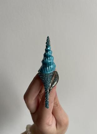 Металлическая брошь бирюзовая раковина