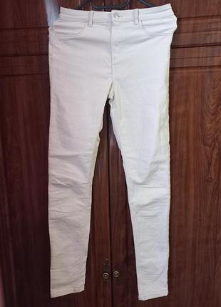 Бежевые стрейчевые джинсы на высокой посадке