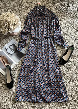 Атласна сатинова сукня на гудзиках