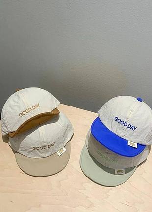 Бейсболка з м'який козирком