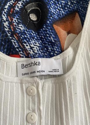 Короткий топ bershka