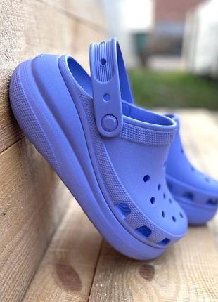 Женские шлепанцы сабо кроксы на платформе лавандовые сиреневые crocs classic crush clog
