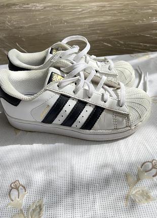 Оригінальні кросівки adidas