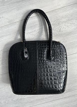 Жіноча шкіряна сумка класична