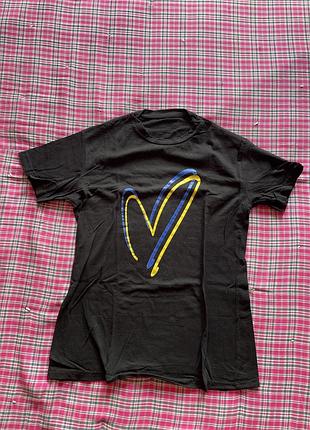 Жіноча футболка. розмір м-л