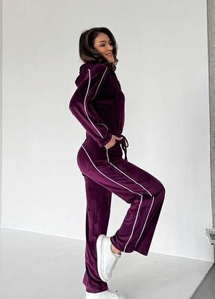 Качественный велюровый брючный комбинезон с кантами и капюшоном стильный комбез женский
