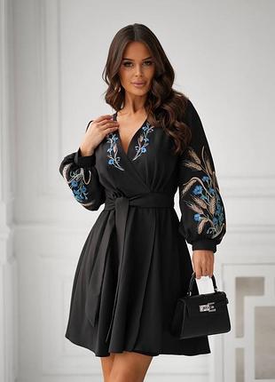 Пышное платье мини на запах с вышивкой колоски с длинными рукавами