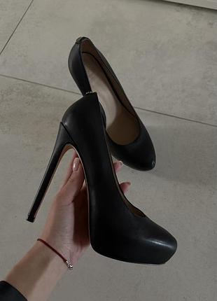 Шкіряні туфлі guess