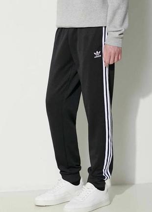 Спортивні штани з лампасами adidas