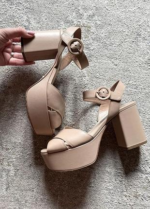 Босоніжки prada