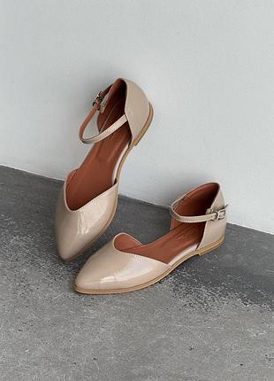 Босоножки с закрытым носиком
цвет: бежевый | капучино, натуральная лакированная кожа