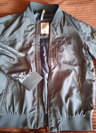 Куртка вітровка