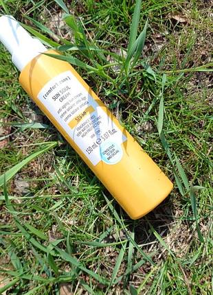Вологостійкий пептидний крем spf 50 comfort zone