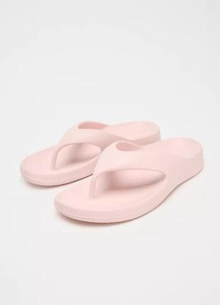 Легкі рожеві шльопанці гумові zara new