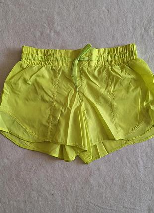 Яркие спортивные салотовые шорты, s-m размер
