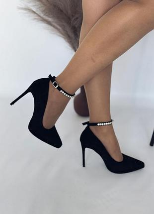 Туфли с ремешком на шпильке