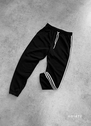 Чоловічі спортивні штани високої якості щільний приємний матеріал гарно сидять на тілі
