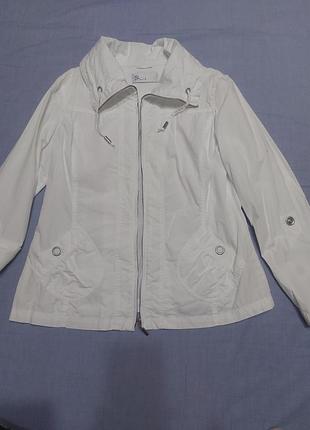 Куртка, парка, ветровка.