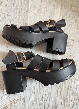 Легкие комфортные босоножки tally weijl 37р.