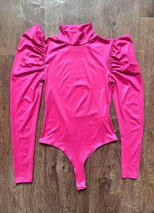 Боді bershka, розмір xs, довжина 69 см, напівобхват грудей 32 см, тканина добре тягнеться, рукава буфи, колір трохи світліший ніж на фото