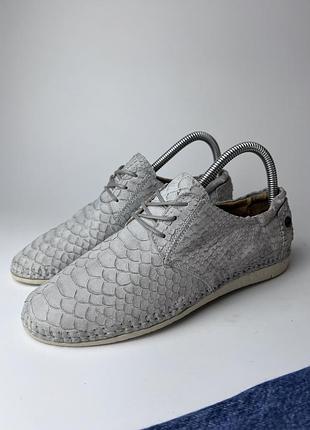 Кожаные женские туфли rehab