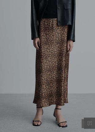Атласна леопардова спідниця