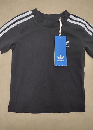 Дитяча футболка  бренду adidas.