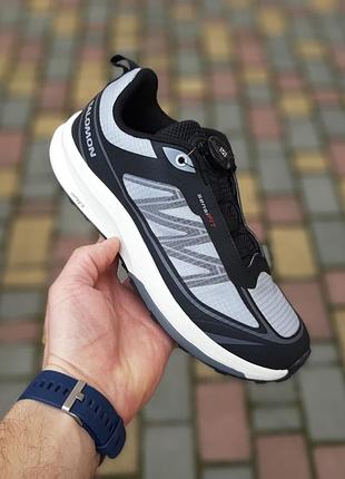 Мужские качественные и стильные кроссовки salomon sensifit boa светло серые с черным 10