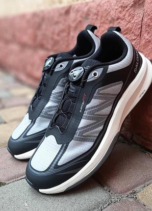 Мужские качественные и стильные кроссовки salomon sensifit boa светло серые с черным 8
