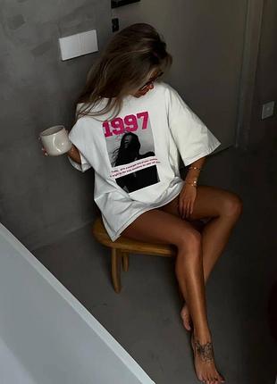 Трендовая вайбовая летняя оверсайз футболка рисунок надпись 1997 под винтаж