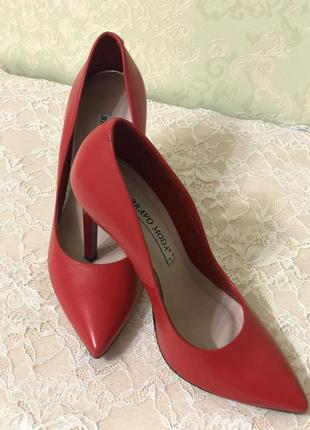 Червоні шкіряні туфлі3 фото