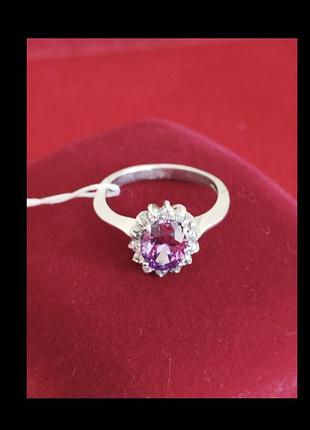 Серебряная кольца с фиолетовым цирконом.