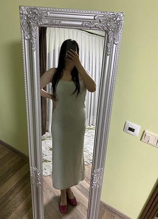 Трикотажна сукня на брителях