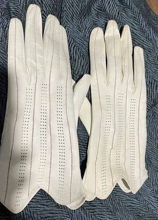 Очень мягкие белые перчатки