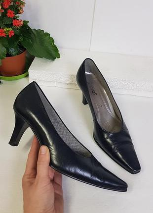 Идеальные аккуратные классические кожаные остроносители туфельки gabor 37р