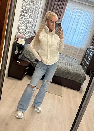 Женская белая жилетка