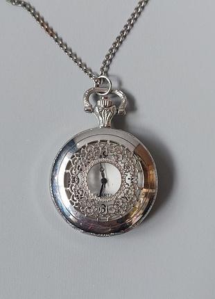 Кишеньковий кварцовий годинник