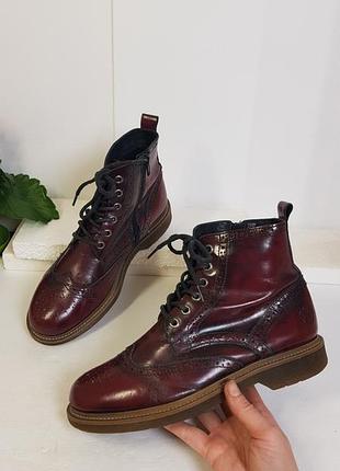 Дуже красиві лаковані вишневі черевики із патиною в стилі мартінс cherry red bronx 40р
