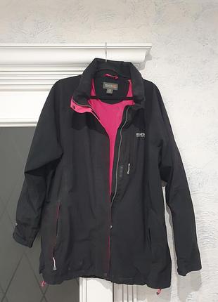 Базова спортивна куртка з капюшоном