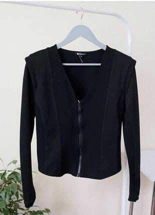 Стильный чёрный жакет на молнии