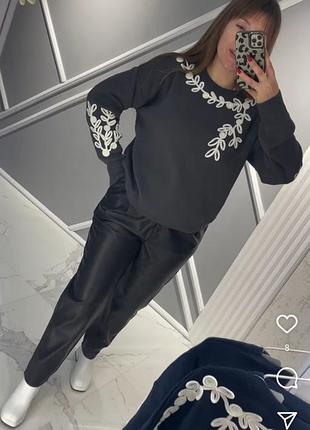 Свитер джемпер с вышивкой объемной