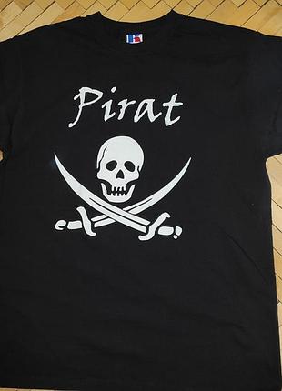 Стильная фирменная каттон футболка pirat. russell.м 2