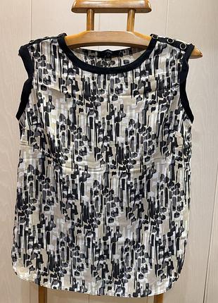 Блузка в наявності.