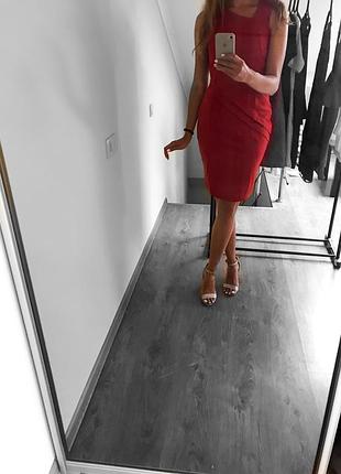 Червоне плаття