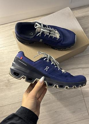 Кроссовки Valentino Garavani floral-motif mule sandals в голубом синем цвете